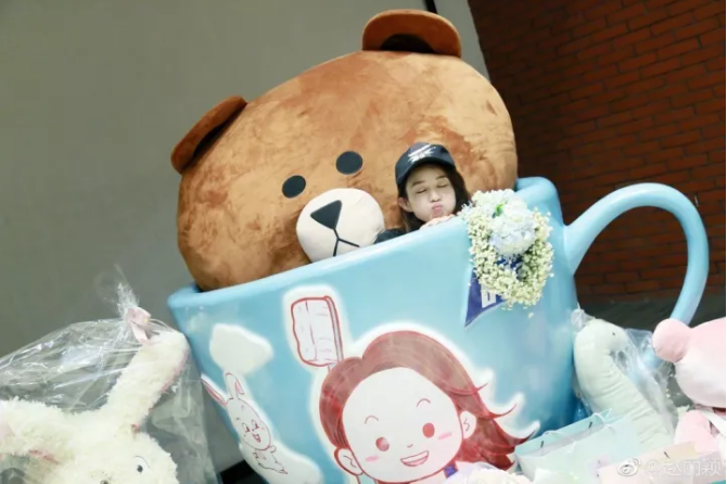 今年秋冬最chic！原來短發(fā)和帽子這么配??！