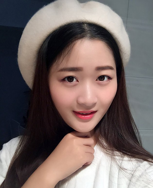 初春穿搭來頂帽子，chic感十足！