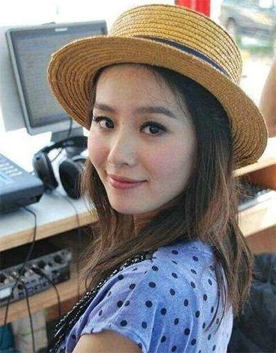 看看女星們花式戴草帽的帽子戲法！